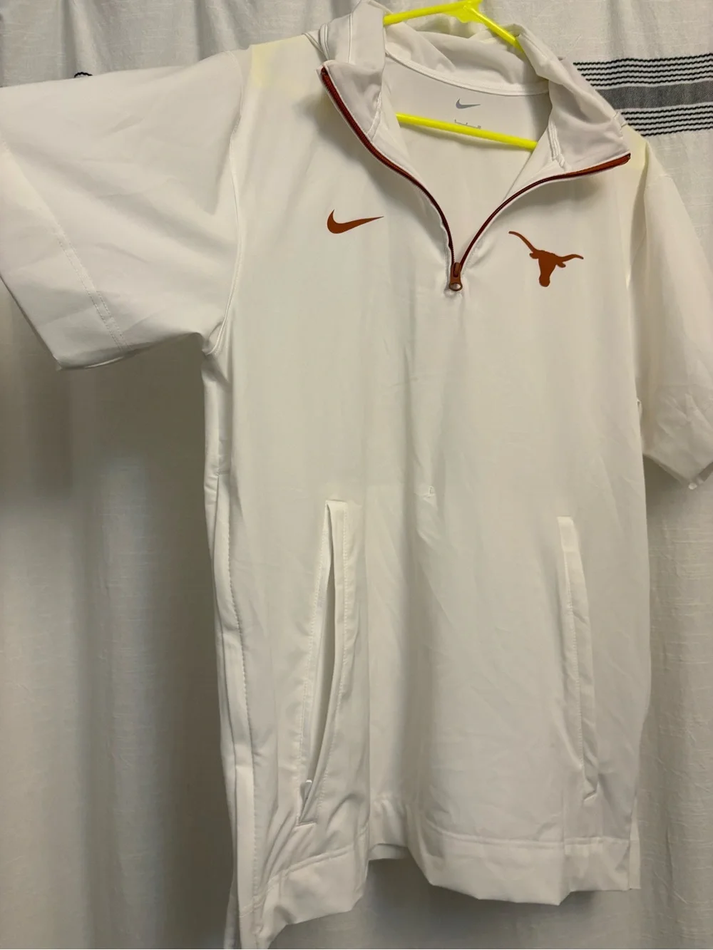 Nike Men’s White Sideline Short-Sleeve Quarter-Zip Pullover